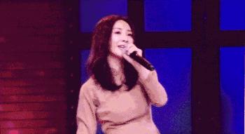 柳岩穿吊带衫,柳岩白色吊带衫