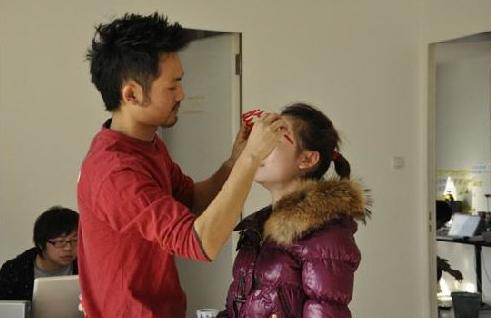 为艺术正名,网红苏紫紫曾全裸接受采访:我可以洒脱地看你你能吗