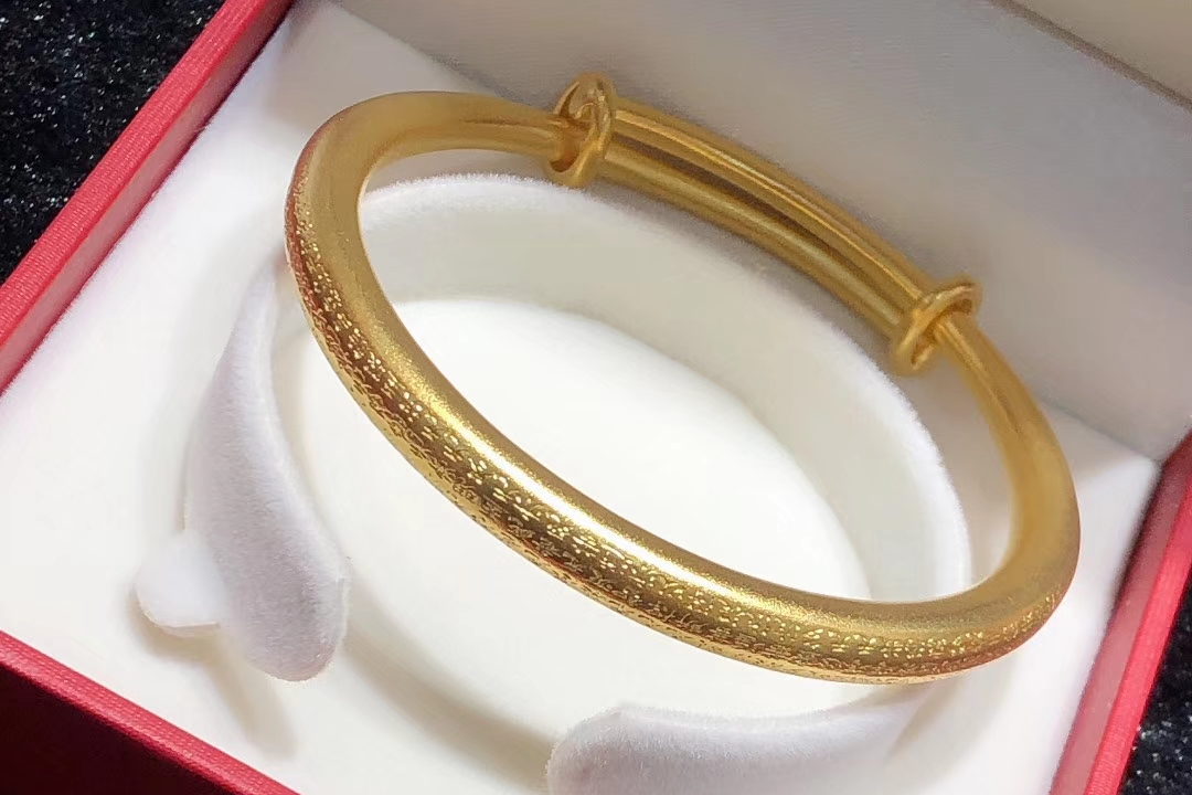 中年女性适合戴什么款式黄金手镯,适合年轻人戴的黄金手镯样式