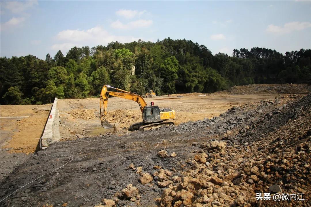 内江开放的足球场,内江新足球运动场