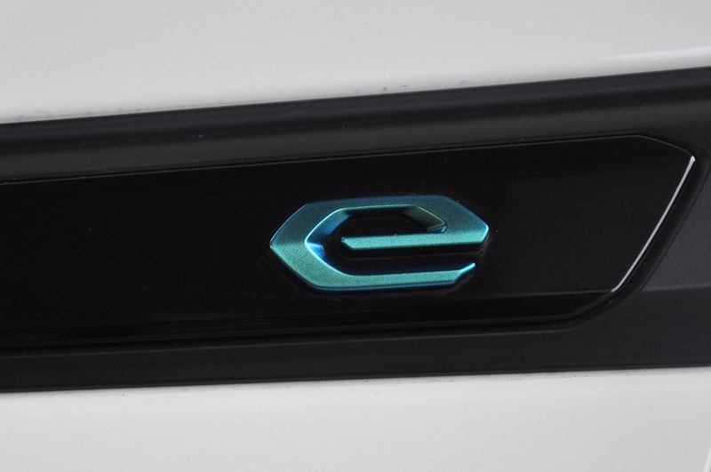 东风标致有一款动力强的车,驾驶感受最好的纯电动suv