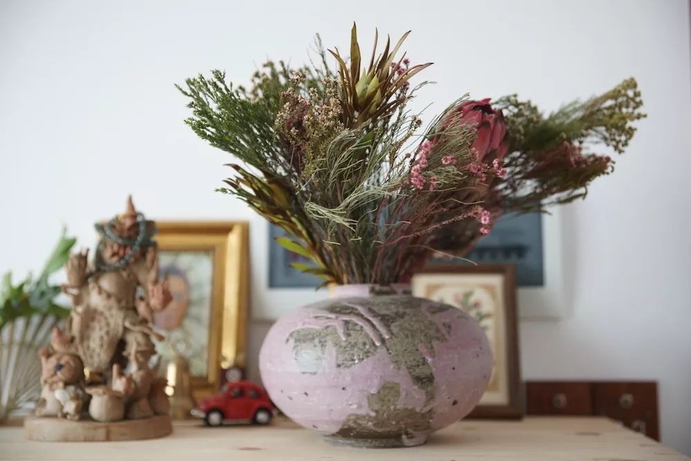 用水泥砌橱柜,用粘土做迷你橱柜