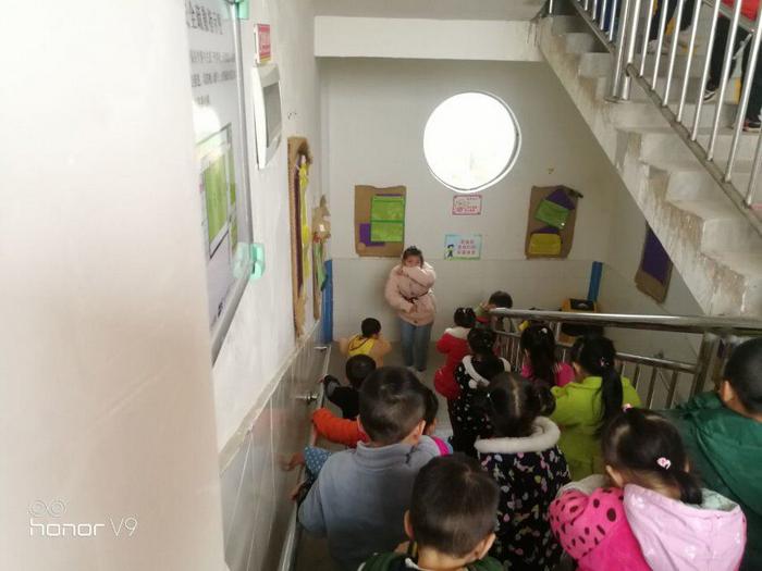 简阳市禾丰镇消防安全演练,消防大队演练幼儿园