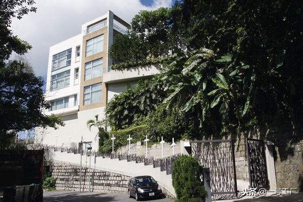 在日本卖生发水起家，父亲葬礼用300辆奔驰送行，第二天就进监狱