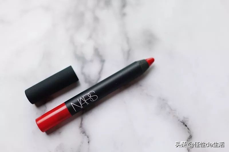 刘雯红唇造型,刘雯最新口红色号