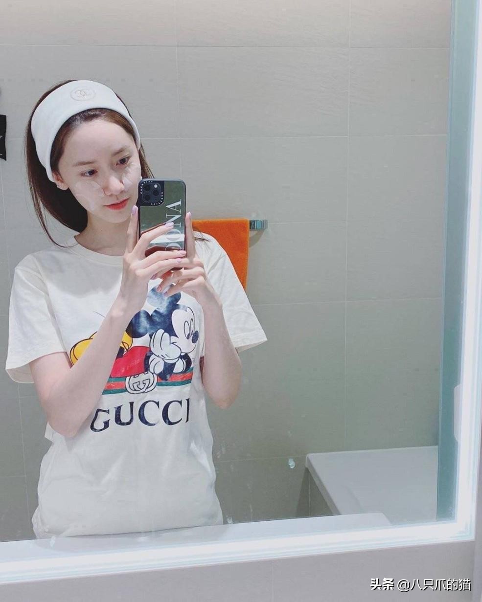 林允儿民宿私服卫衣,林允儿t恤衫