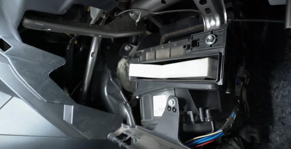 空调流出来的水发臭是什么原因,空调发臭的解决办法