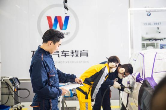 学汽车钣金喷漆这个行业怎样,学汽车钣金真的有前途吗