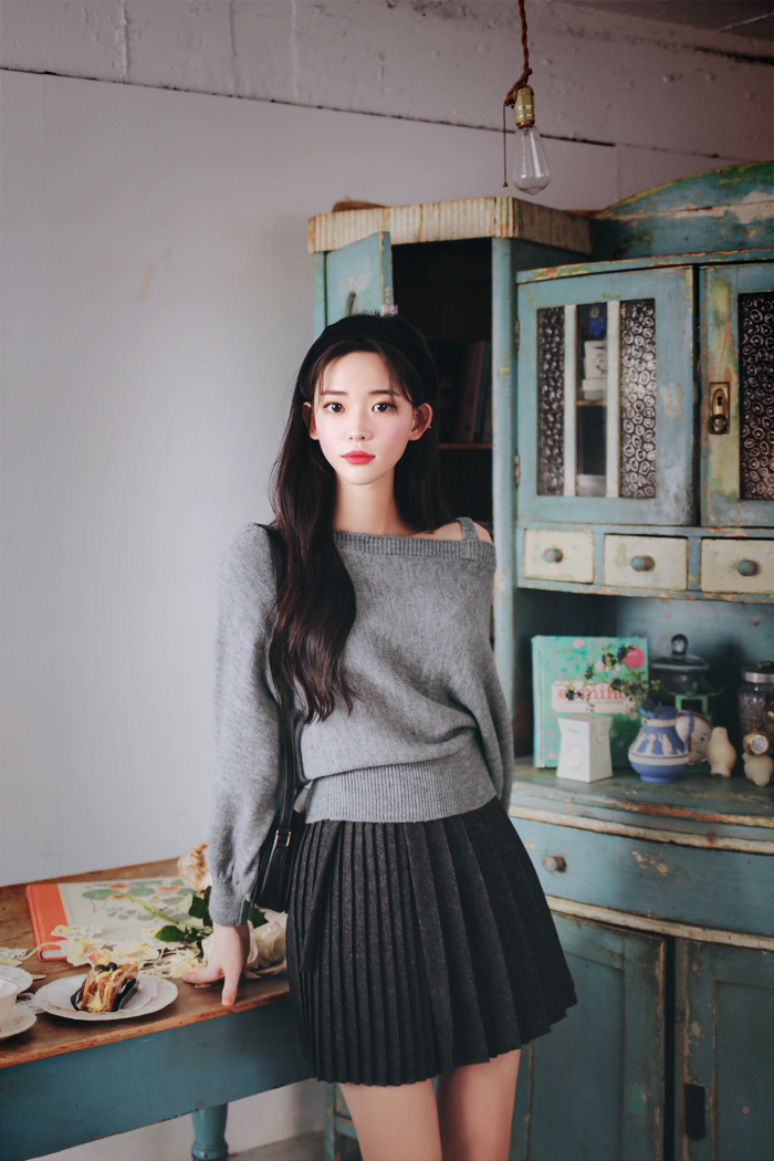 黑色韩版短羽绒服的最佳内搭毛衣,韩系短款羽绒服内打底衫