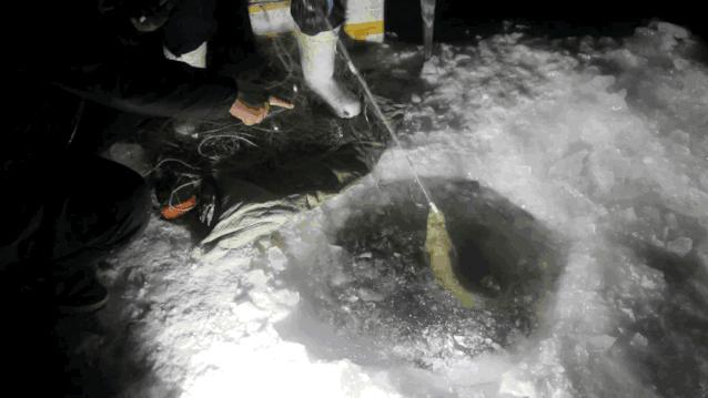 在祖国最东边零下20度的夜里,直播捞鱼