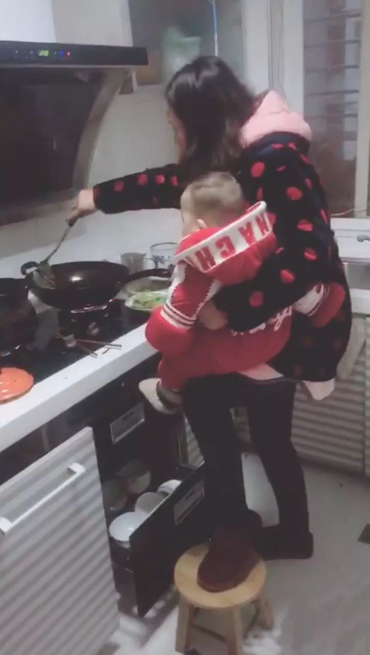 37岁离婚夫妻聊天记录曝光：我月薪1万，娶个保姆怎么了？！