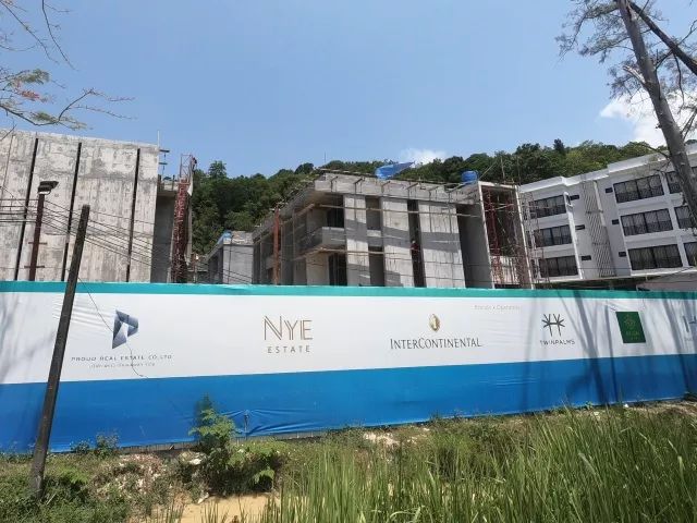 卡马拉海滩周边的度假村,卡马拉海湾全景