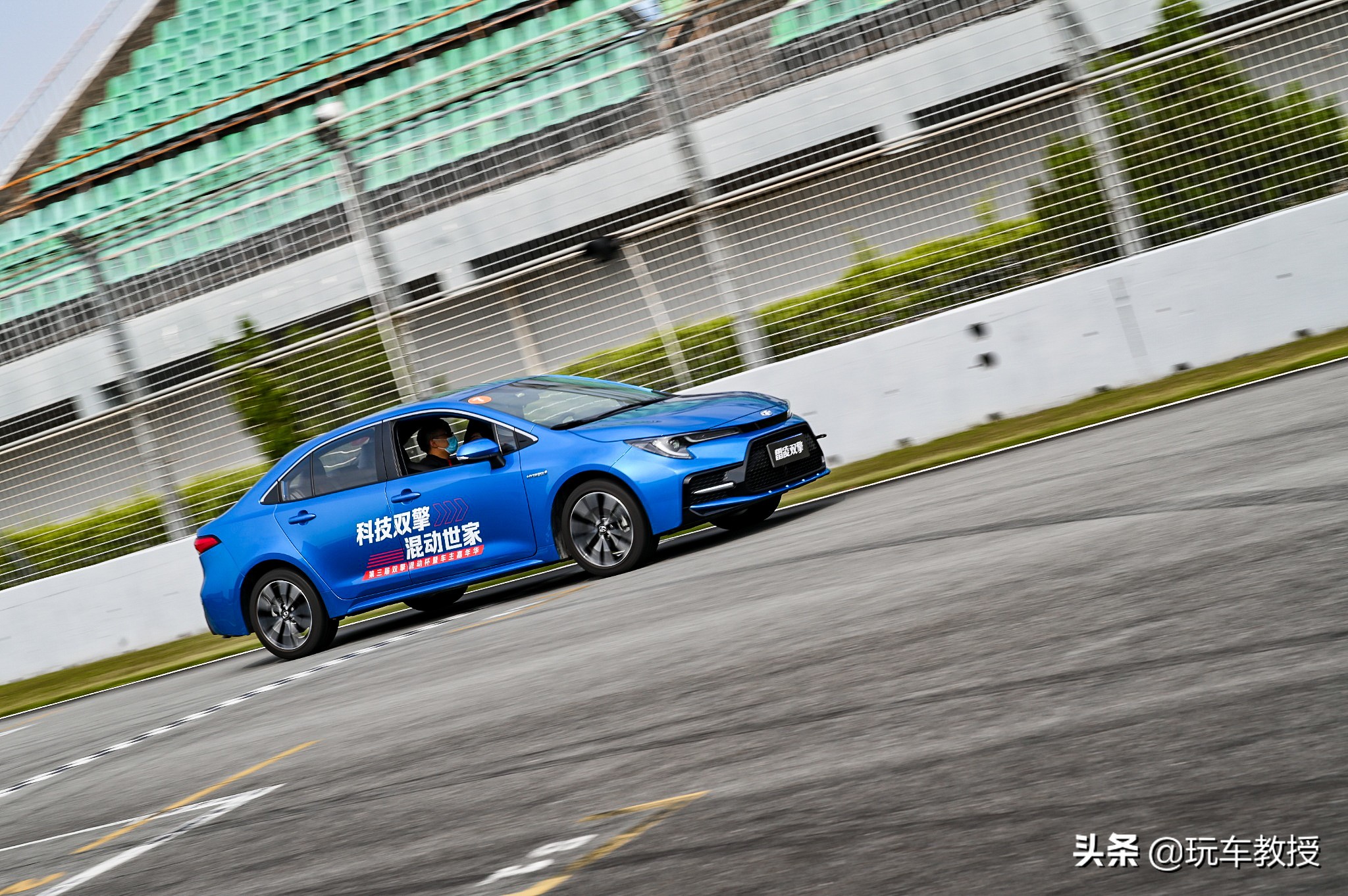 丰田的2.4t混动省油吗,丰田rav4荣放2.5混动版真实油耗