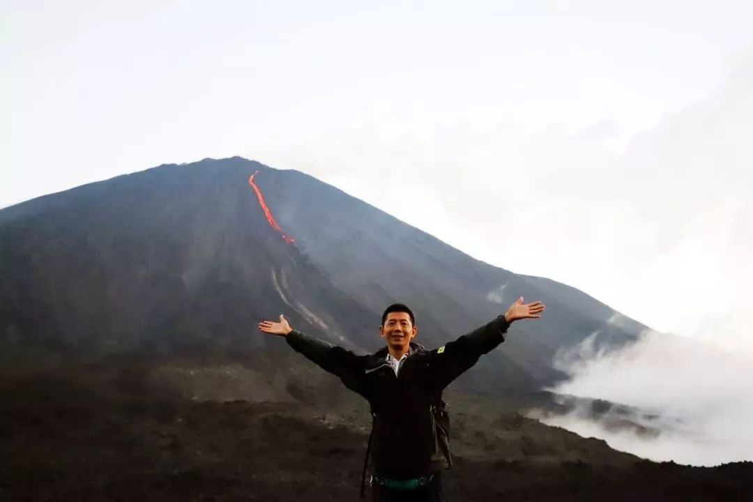 他一人一车环游五大洲，遭连环抢劫，却看见最美的风景