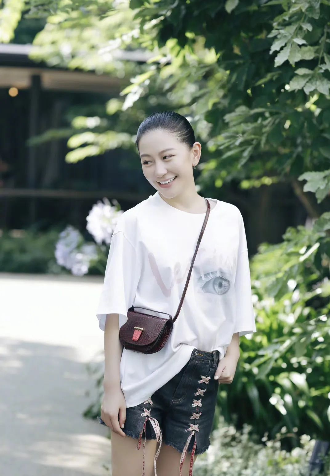 兰公子变身“巧手神探”百乐门老板娘｜纸上刺绣，别具匠心