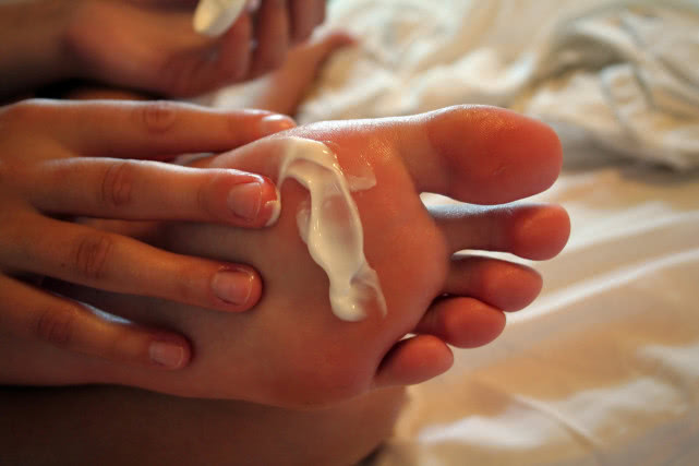 脚部出现这些情况可能是大病前兆,大病到来脚先知