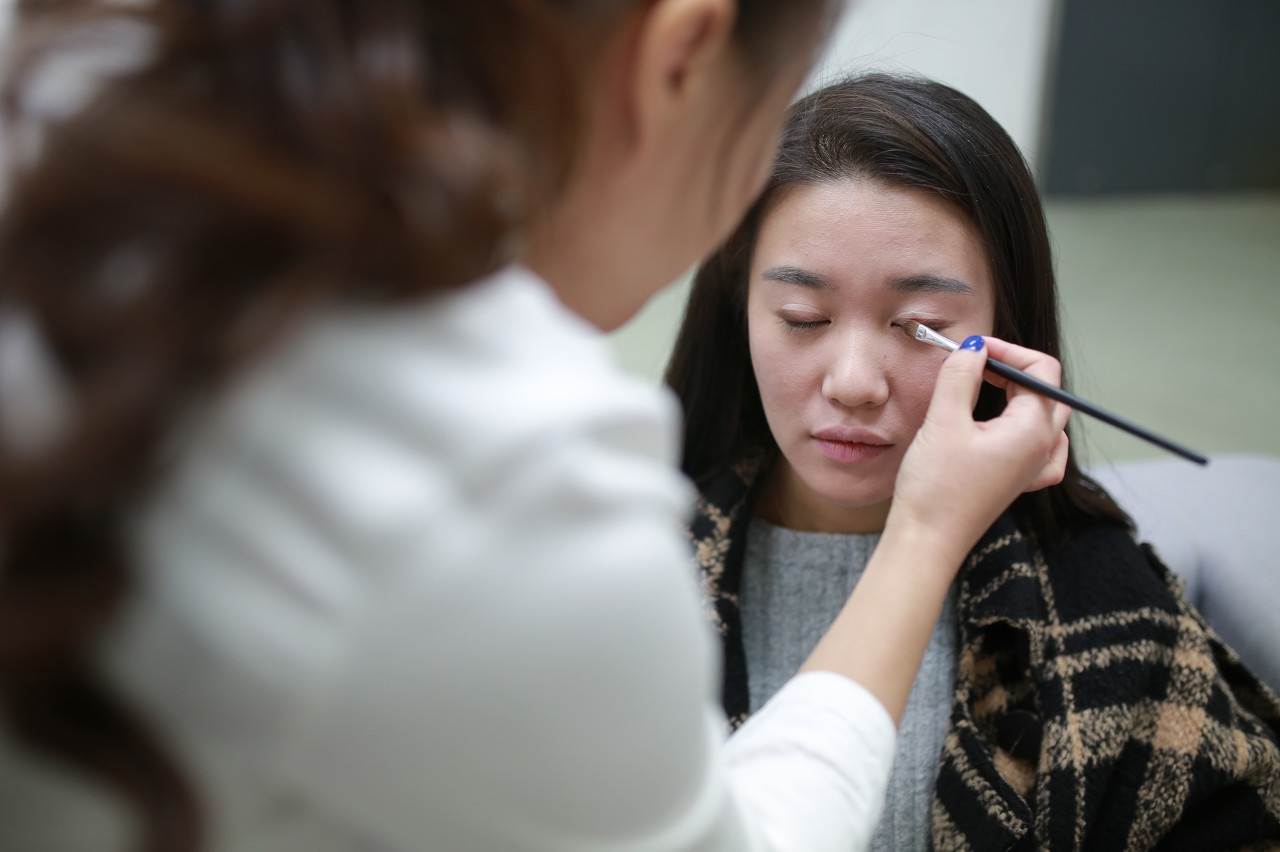 白银附近明星化妆师培训要多久,白银化妆师培训哪家专业