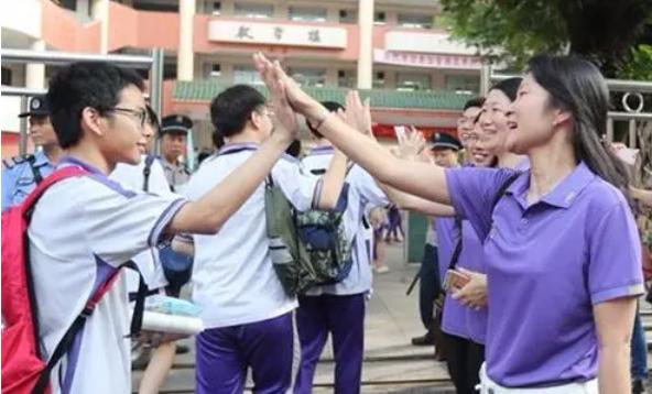 中考定向生分数低要多交学费吗,中考定向生是达到分数线就录取吗