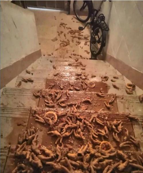 在公交车上遇到的妹纸，让我沉醉迷失了方向，我该怎么搭讪啊？急