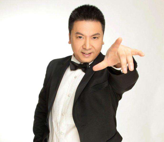 搏击主持人郑环宇又喊话韩红：江湖险恶，慈善水深，其实我暗恋你