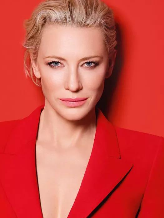 女明星红毯造型少不了它？网友：论优雅，还得是Armani的设计