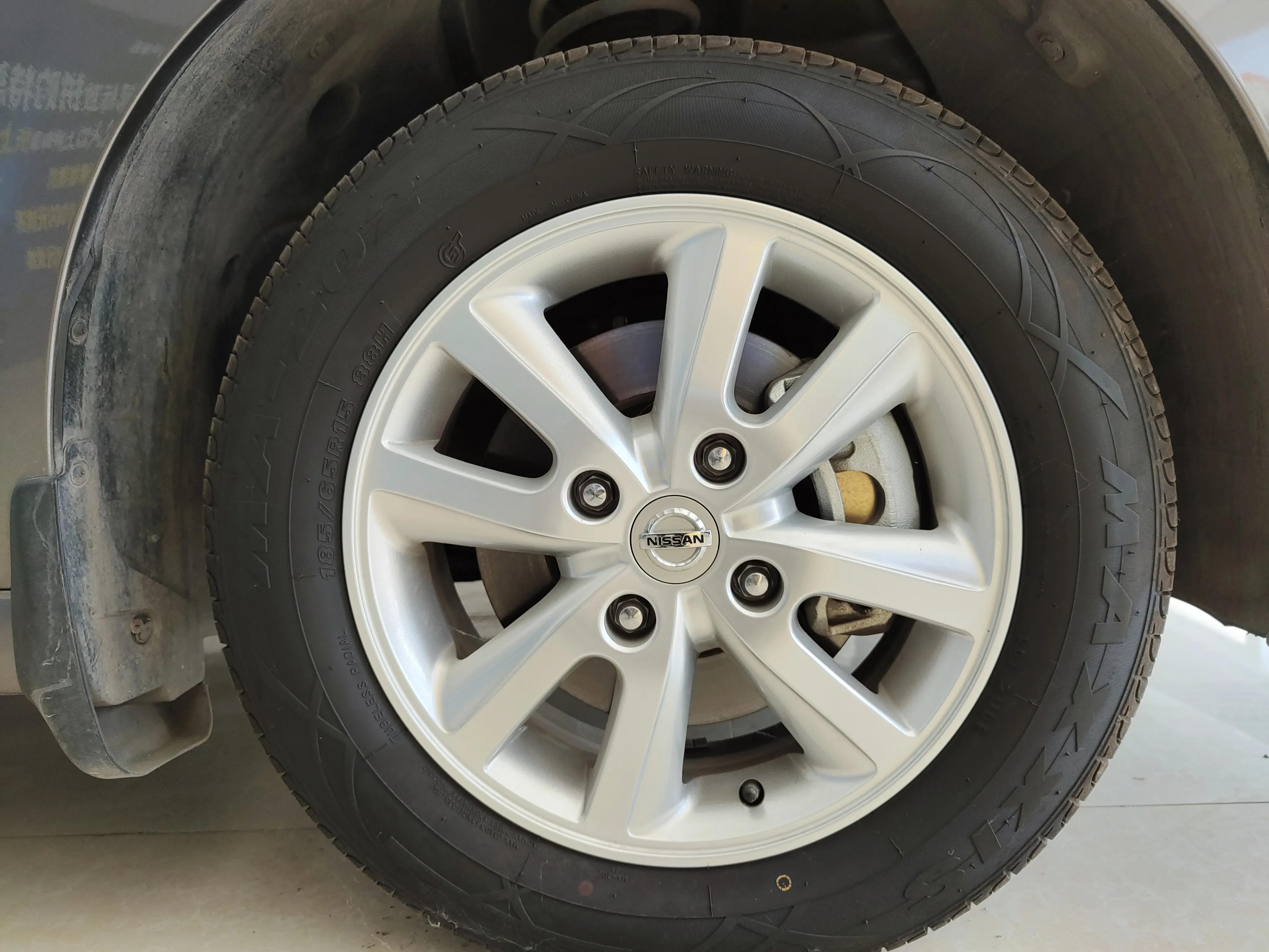 速腾原装的韩泰轮胎多久需要更换,汽车一条轮胎坏了需要更换两条吗