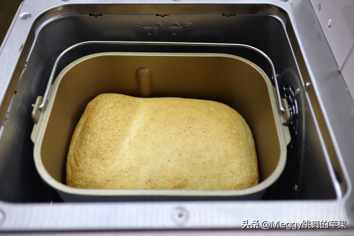 用面包机做烫面吐司,用面包机的一键吐司做完美早餐