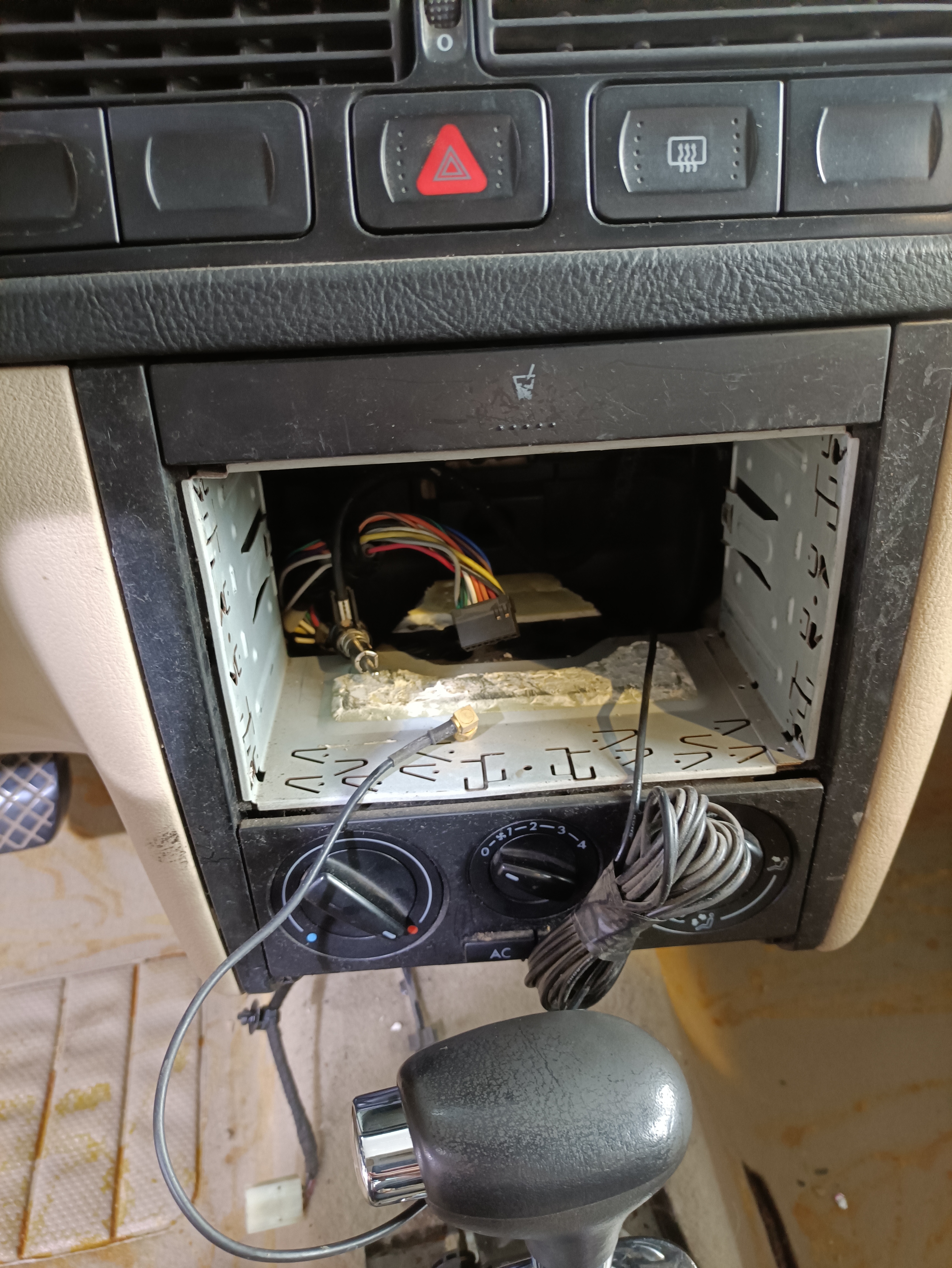 买高尔夫几代性价比高,买个二手高尔夫保值吗