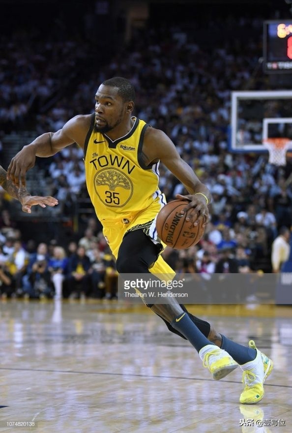 2018圣诞大战明星穿什么鞋,2018圣诞大战明星穿的球鞋