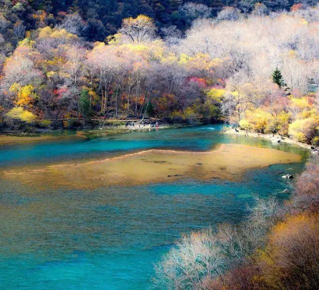 九寨沟精致小众,九寨沟风景不输瑞士