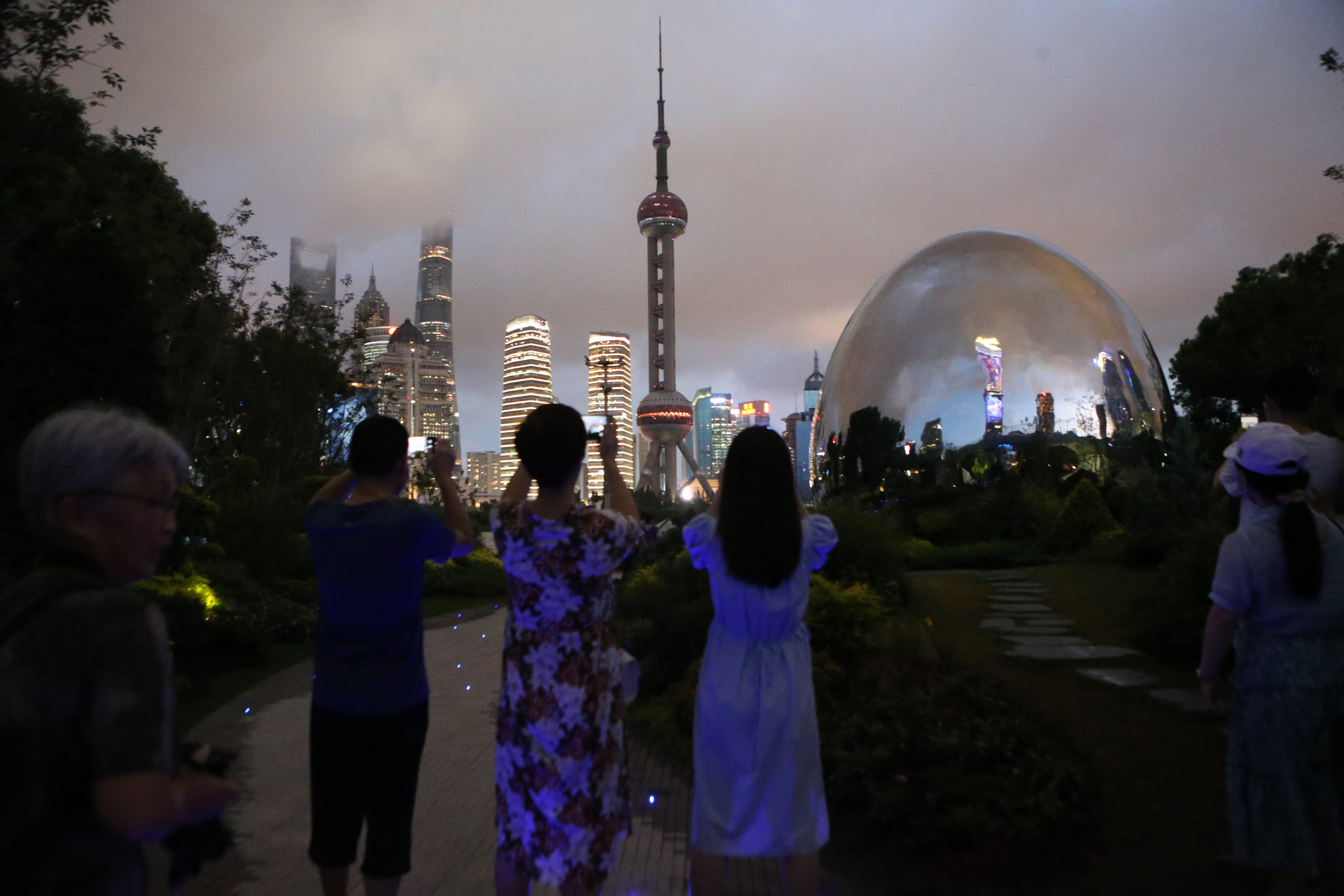 北外滩银色水滴,上海外滩惊现巨大海市蜃楼