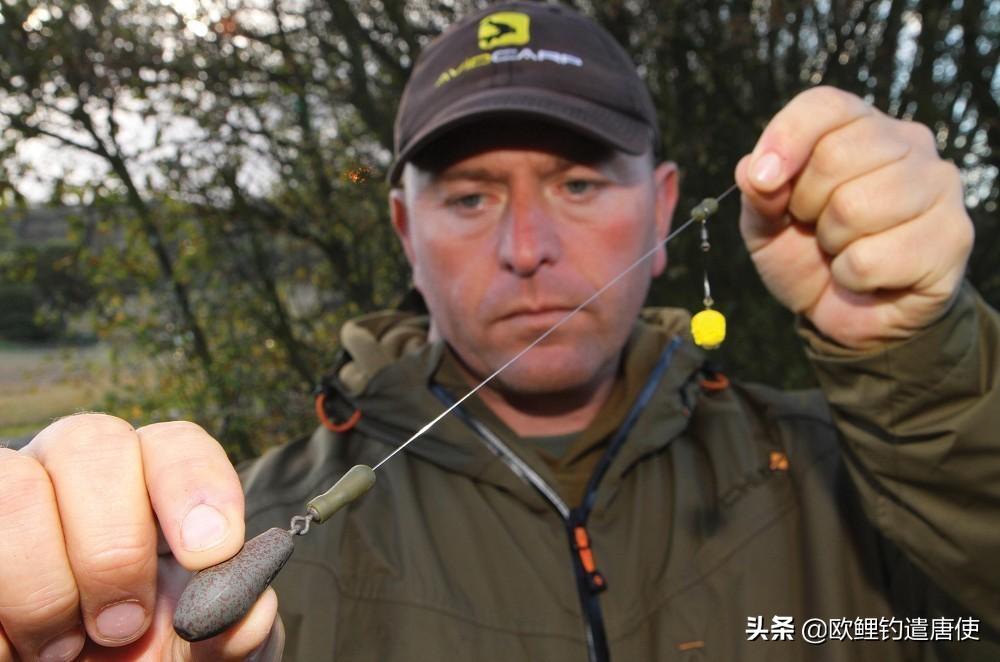 外国人钓鱼打窝技巧,老外用超大饵钓鱼