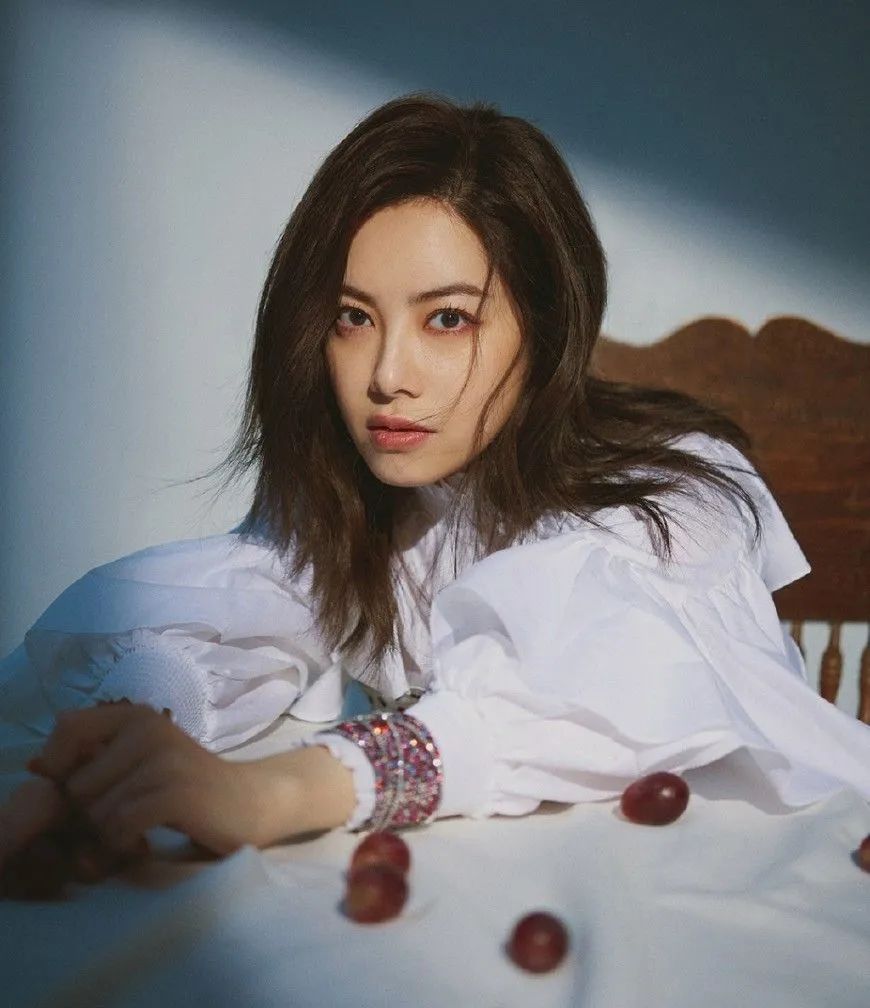 玉女歌手拒绝大佬*规则潜**背上巨额违约金！为还债走穴捞金无人识