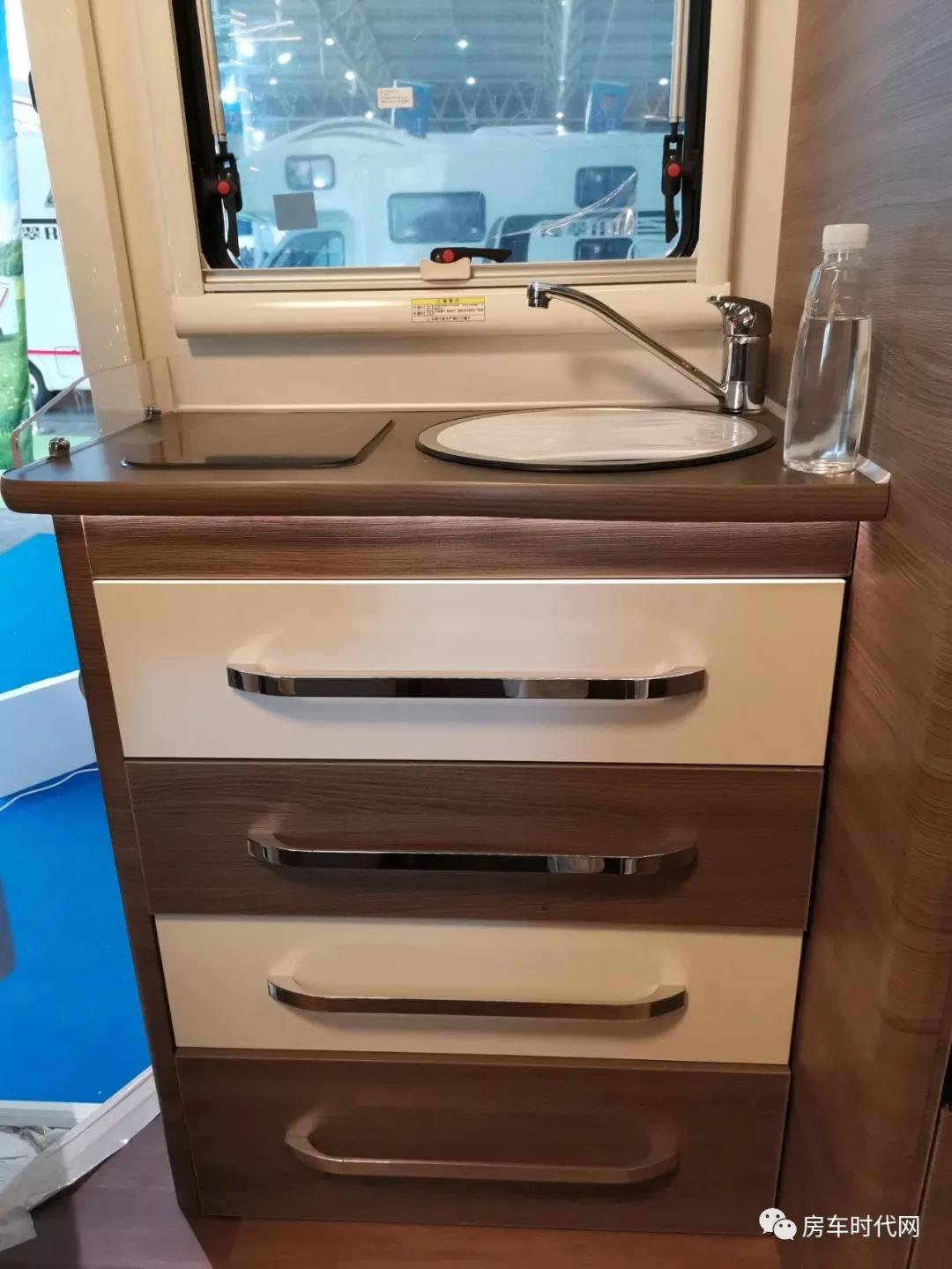 中额头内有大乾坤!洗衣机外置金冠格林卡诺E款