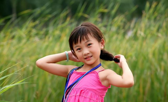 2008假唱事件张艺谋,张艺谋让小女孩假唱事件