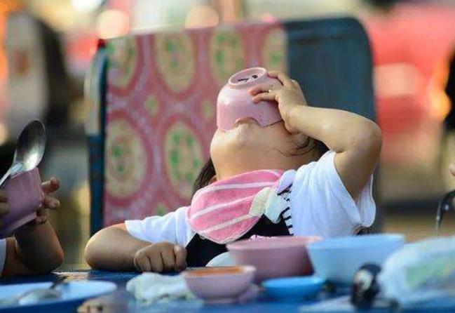 孩子总是吃饭不消化怎么办,幼儿吃饭慢老师怎么和家长沟通