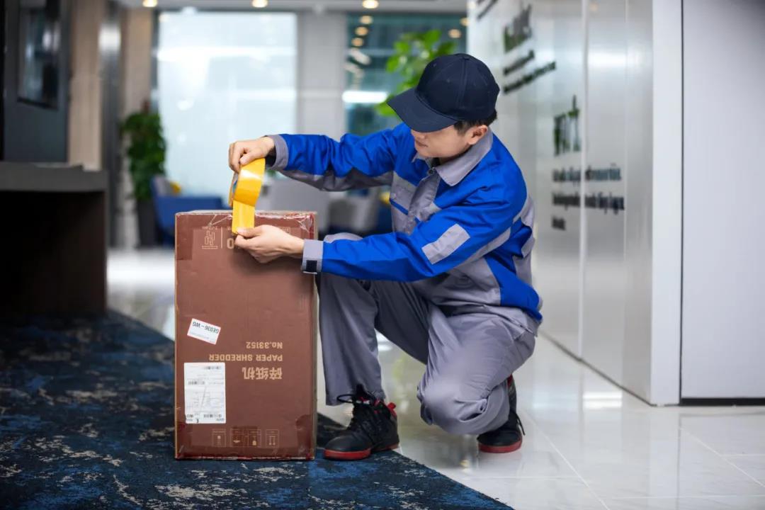 小伙靠20元赚2500万,快递代收点一年赚30w