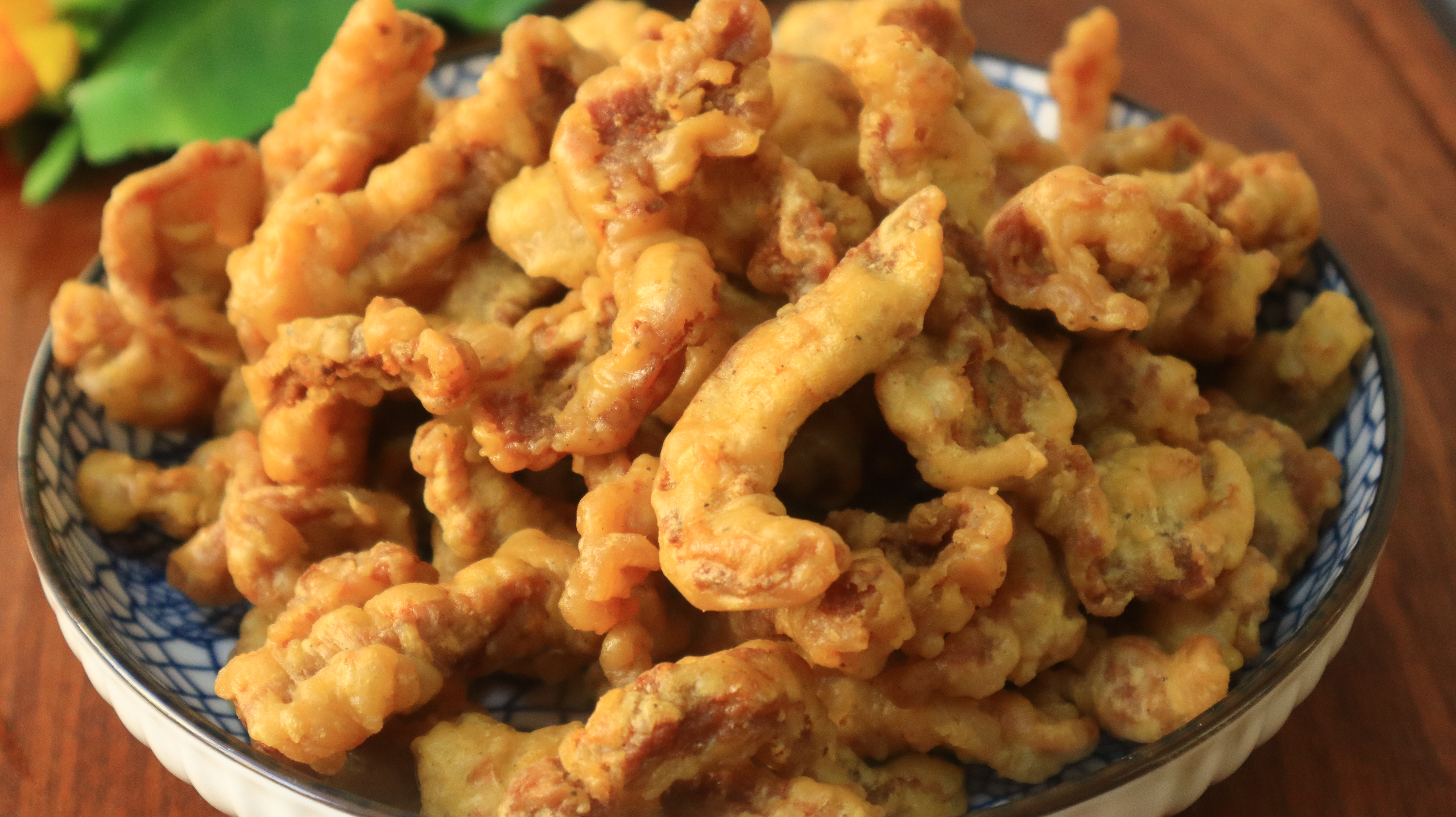 小酥肉教程里面加淀粉还是面粉,小酥肉是用淀粉还是面粉