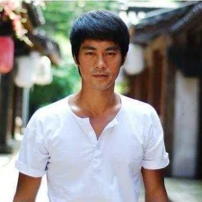 陈国坤少林足球片段李小龙,李小龙饰演者陈国坤真有功夫吗