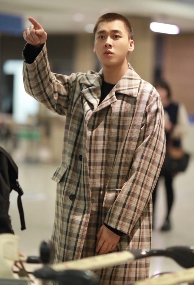 李易峰寸头造型图片,李易峰板寸头造型上热搜