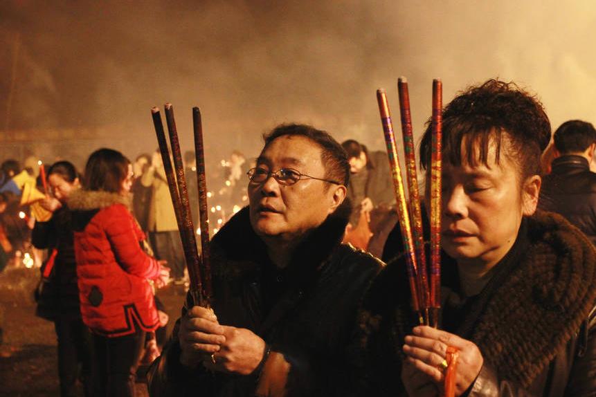老祖宗传下来的规矩不挖坟,老祖宗不传的规矩