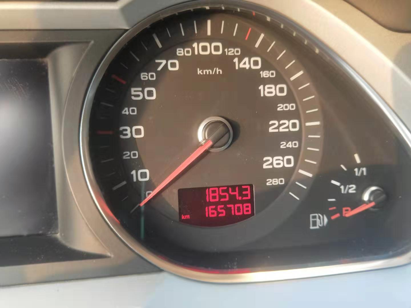 8000元的奥迪a6老款,8万多的奥迪a6l手动挡