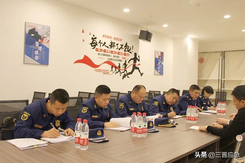 运城支队长赵煜峰督导黄河新世界百货购物广场开展达标创建工作