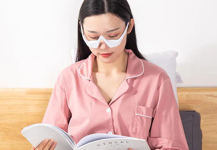 能放进包包的“美容院”，随时淡纹护眼，素颜美女少不了它