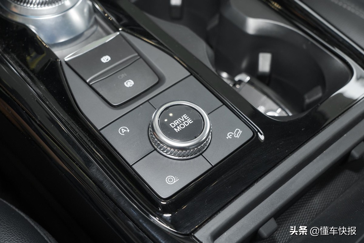 福特探险者钛金和风尚区别,福特探险者钛金版与风尚版