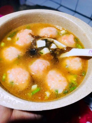 速冻虾丸汤紫菜汤的做法,虾丸紫菜汤的做法儿童吃