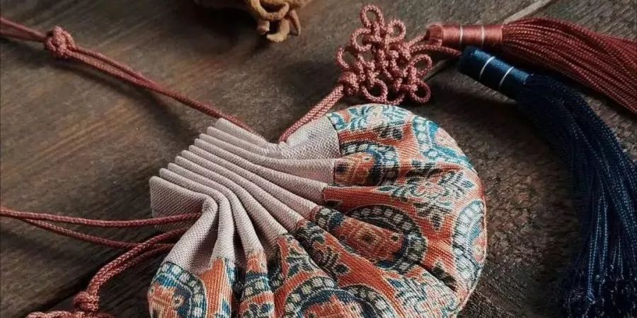 入芝兰之室久而不闻其香的下一句,善人居如入芝兰之室久而不闻其香