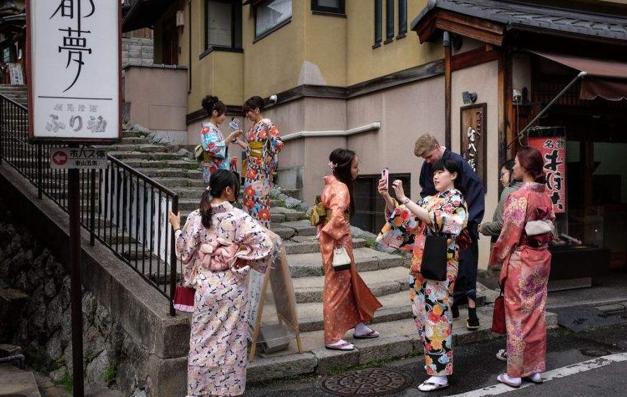 中国到底怎么样?日本美女:经常听到中国人说“最少半小时”