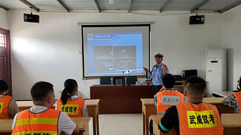 【文明交通进驾校】民勤公安交警走进天顺驾校开展暑期交通安全宣传活动丨强担当除隐患防事故保安全