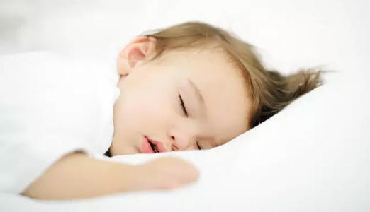 宝宝睡觉不踏实有什么方法解决,四天的宝宝晚上睡觉不踏实